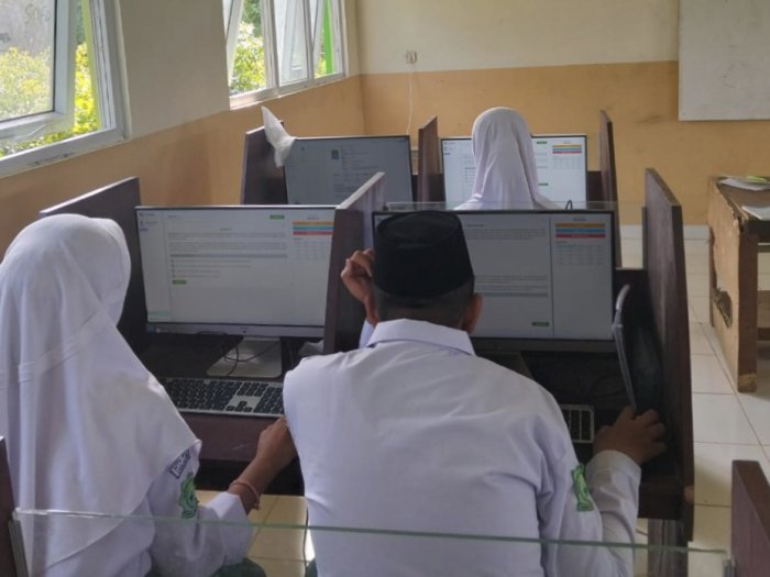 Peserta OMI MTsN 3 Tanjung Jabung Timur Lakukan Simulasi