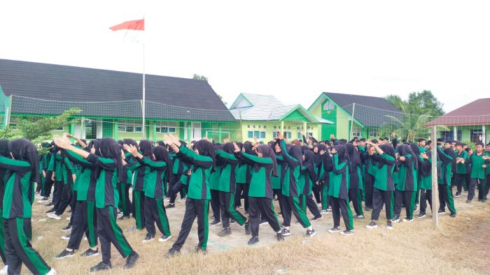 Pagi Ceria di MTSN 3 Tanjung Jabung Timur, Senam Bersama Meriahkan Lapangan Madrasah