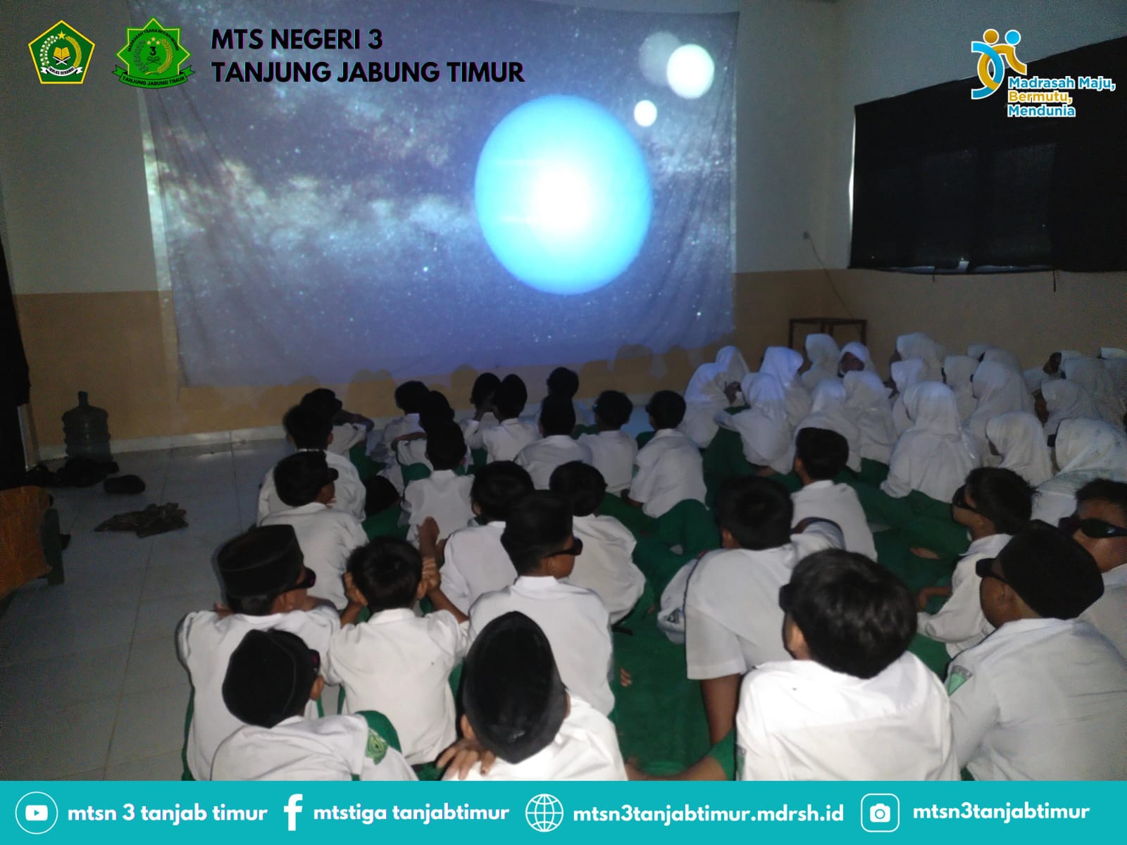 Siswa MTsN 3 Tanjung Jabung Timur Nikmati Film Edukasi 3D