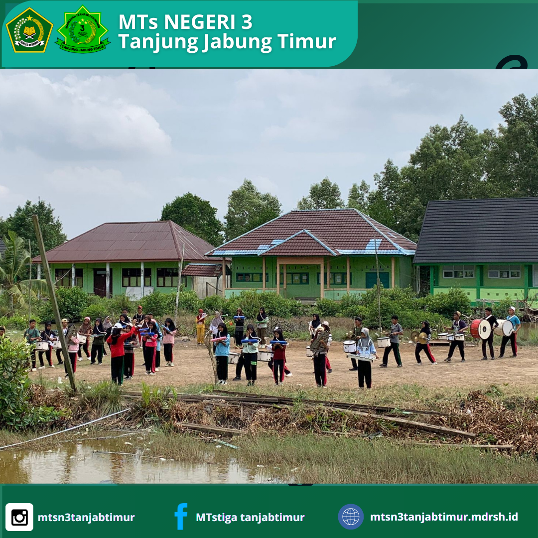 Tim Drumband MTsN 3 TJT intensif berlatih setiap hari untuk mempersiapkan pertunjukan yang spektakuler.