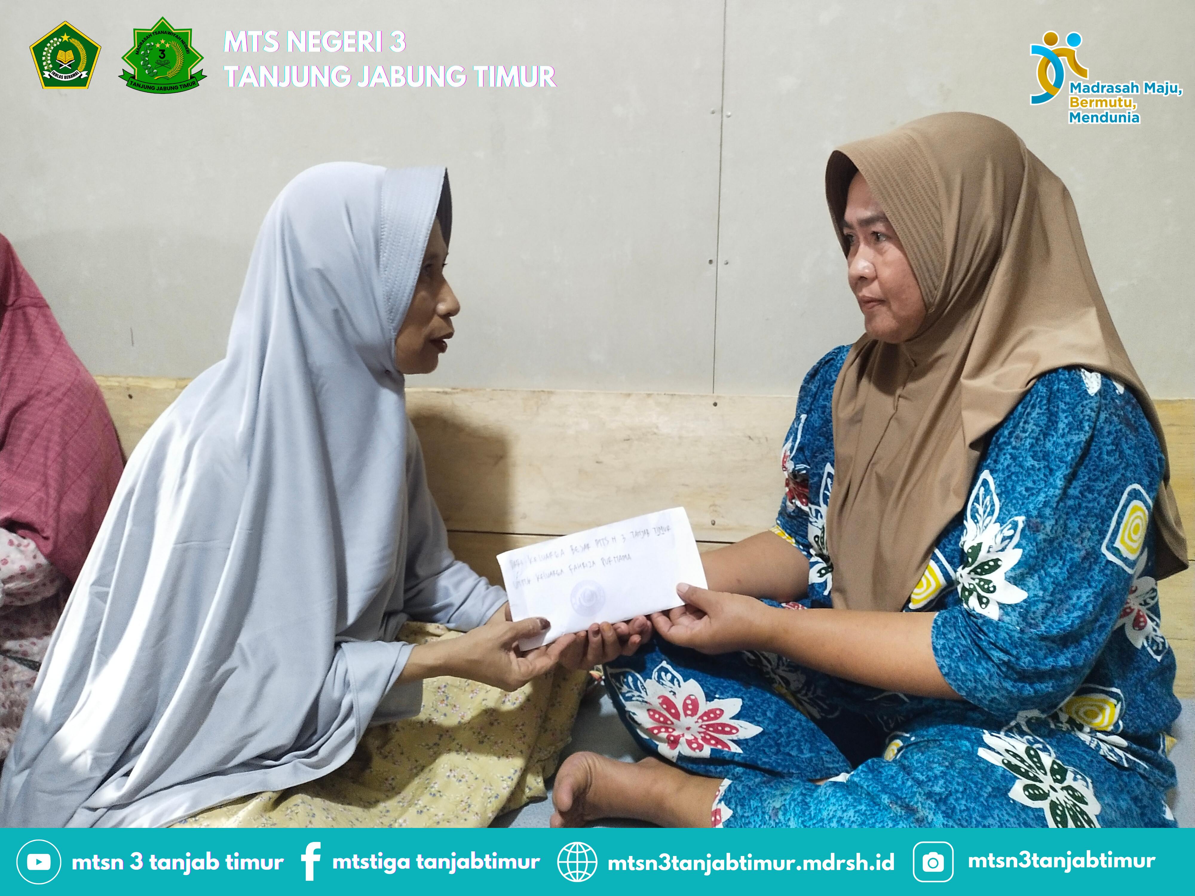 MTsN 3 Tanjung Jabung Timur Tunjukkan Empati, Berikan Bantuan ke Keluarga Berduka
