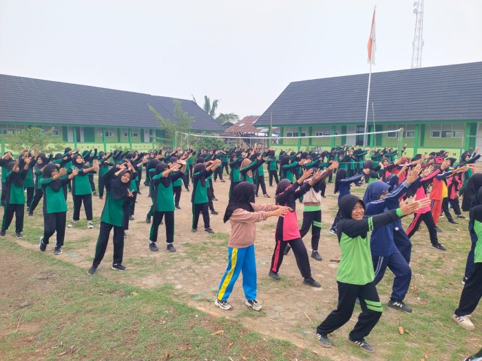 Sehat, Bugar, dan Kompak! Siswa MTsN 3 Tanjung Jabung Timur Semarakkan Selasa Pagi