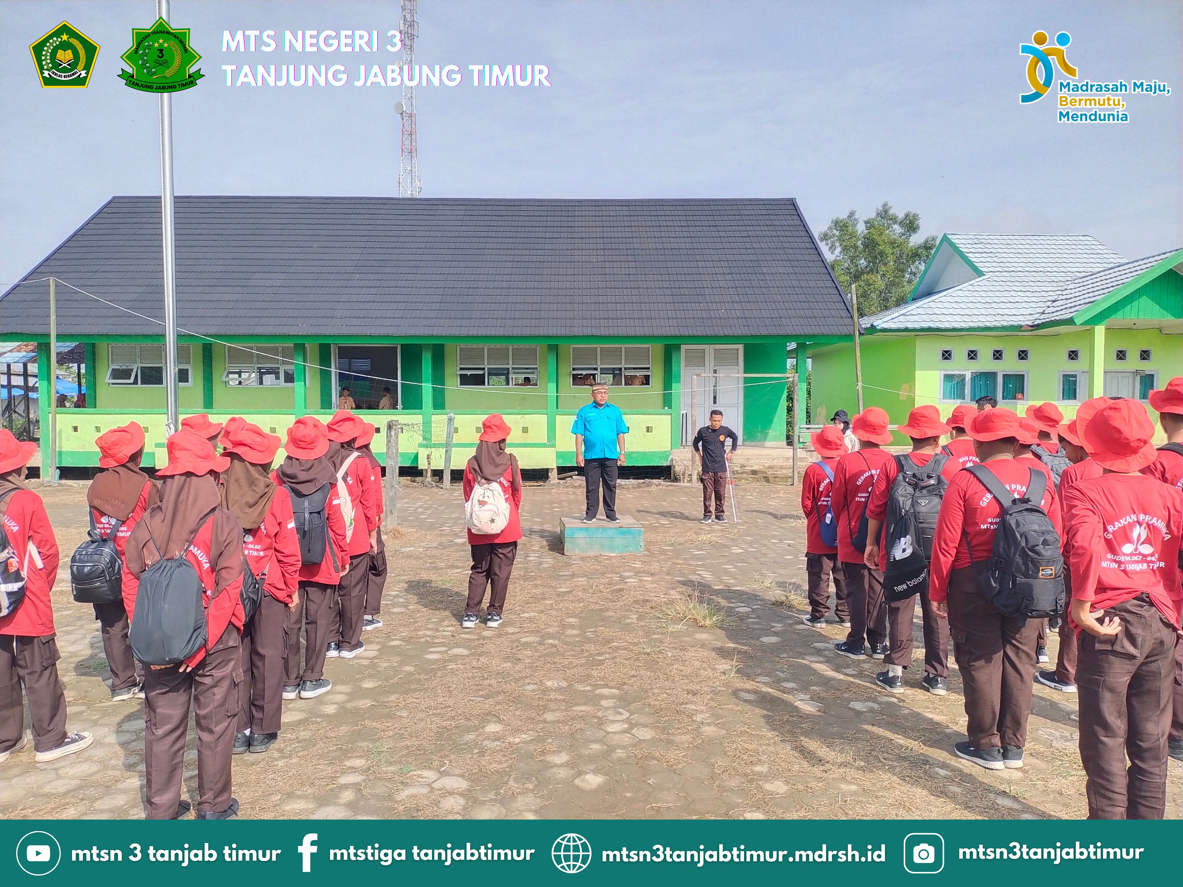 Kepala MTsN 3 Tanjung Jabung Antusias Lepas Kontingen Kwartir Jambore Ranting