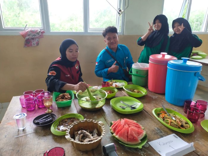 Kreatif dan Edukatif, Siswa Kelas IX A MTsN 3 Tanjung Jabung Timur Gelar Praktik Memasak 4 Sehat 5 Sempurna