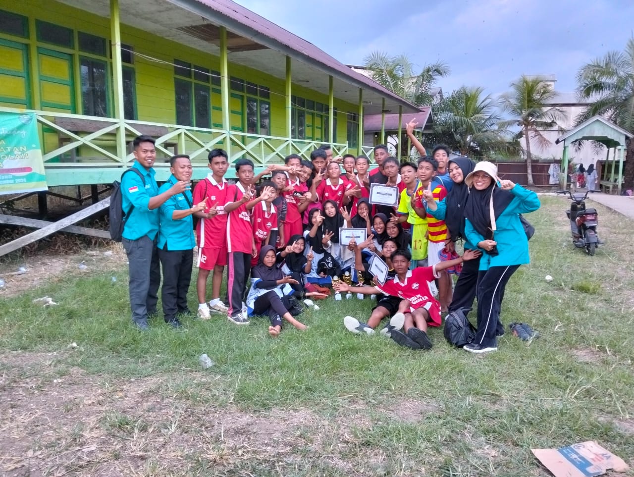 MTsN 3 Tanjung Jabung Timur raih juara dalam mengikuti lomba persahabatan