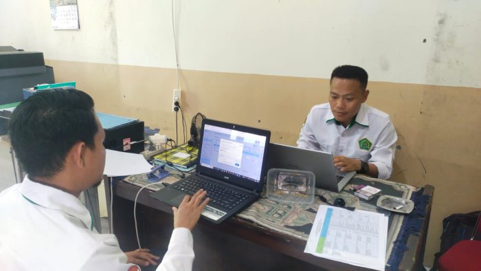 Pegawai MTsN 3 Tanjung Jabung Timur Selesaikan Dokumen SKP Tahunan dan Absensi Tahun 2025