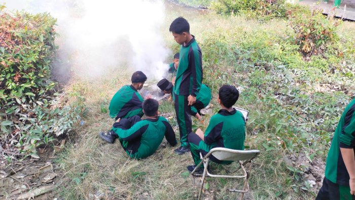 MTsN 3 Tanjung Jabung Timur Gelar Gotong Royong Bersih Lingkungan Madrasah Jelang Ramadan 2026