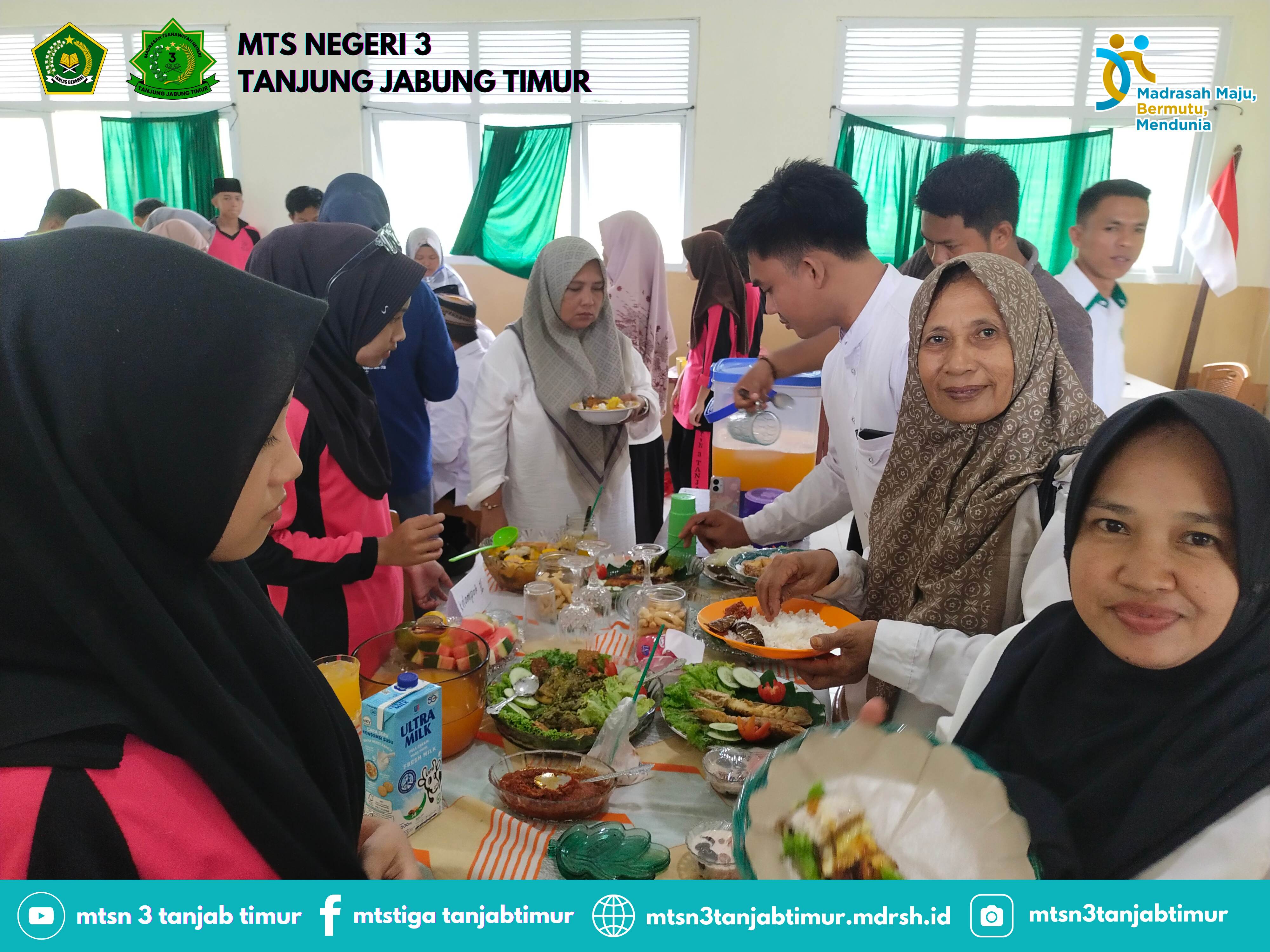 Siswa Kelas IX B MTsN 3 Tanjung Jabung Timur Laksanakan Praktek Masak Makanan Bergizi