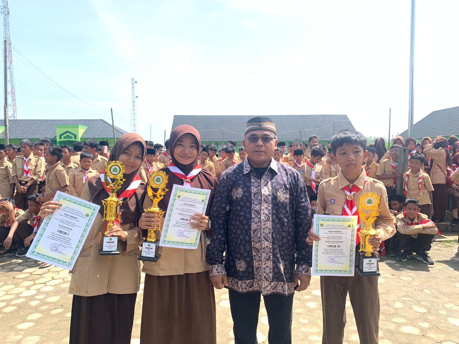 MTsN 3 Tanjung Jabung Timur: Pemberian Rapor, Langkah Awal Menuju Prestasi Gemilang