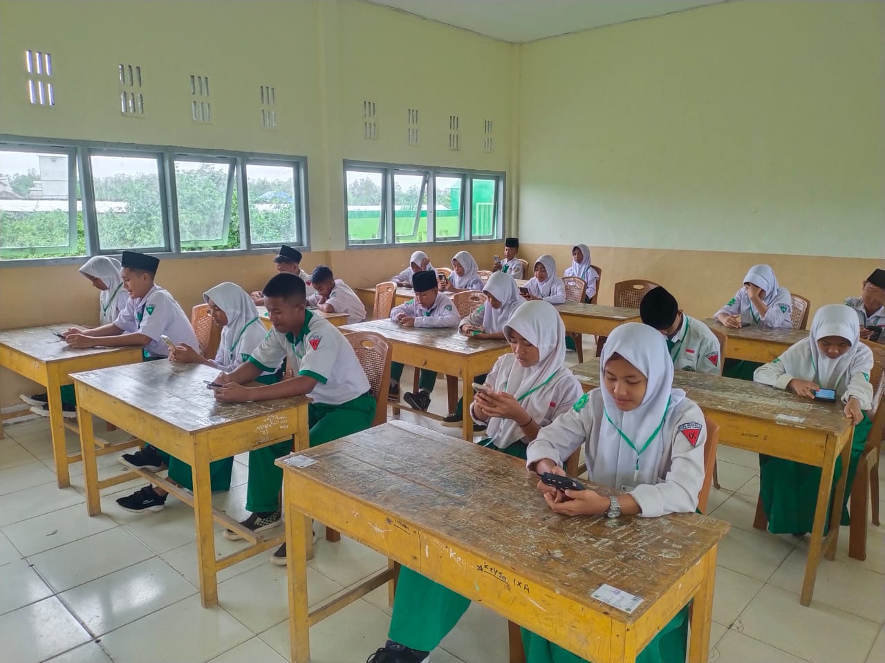 MTsN 3 Tanjung Jabung Timur kembali melaksanakan ujian menggunakan android 