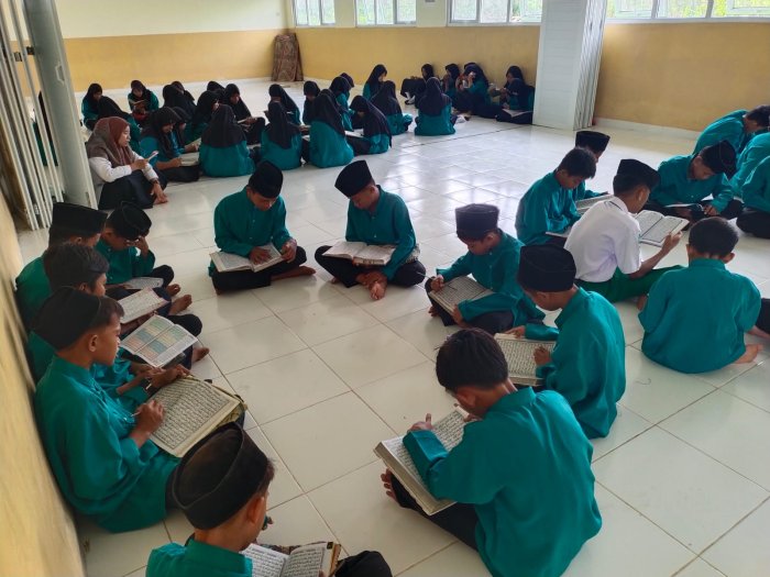 Perkuat Iman dan Ilmu, Pesantren Kilat MTSN 3 Tanjung Jabung Timur Dimulai dengan Penuh Antusias