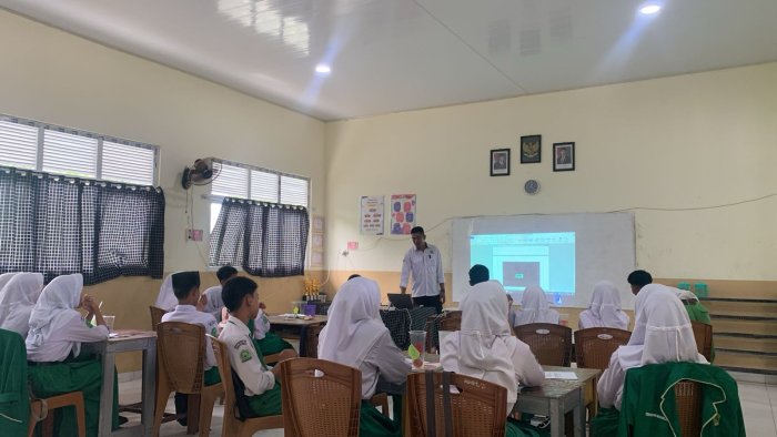 Tunjukkan Profesionalisme, Ahmad Yani, S. Pd Guru MTsN 3 Tanjung Jabung Timur Gelar Praktik Ukin PPG Dalam Jabatan