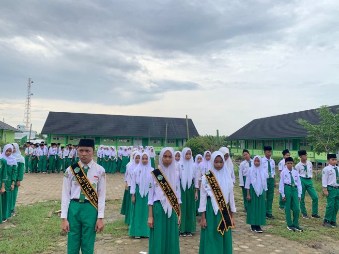 Pelantikan Ketua dan Wakil Ketua OSIM MTsN 3 Tanjung Jabung Timur Periode 2026/2027 Berlangsung Khidmat
