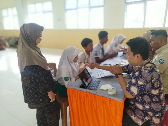 Mudah dan Cepat, Pencairan Dana PIP di MTsN 3 Tanjung Jabung Timur Dilakukan di Sekolah