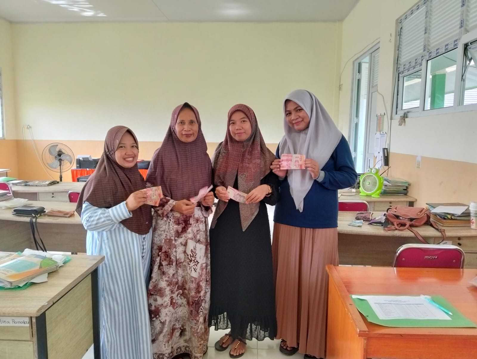 MTsN 3 Tanjung Jabung Timur Salurkan Zakat Profesi ASN untuk Dukung Guru Honorer