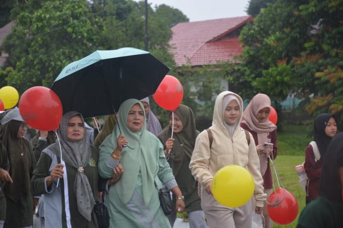 Pegawai MTSN 3 Tanjung Jabung Timur Ikuti Jalan Sehat HAB Kemenag ke-80