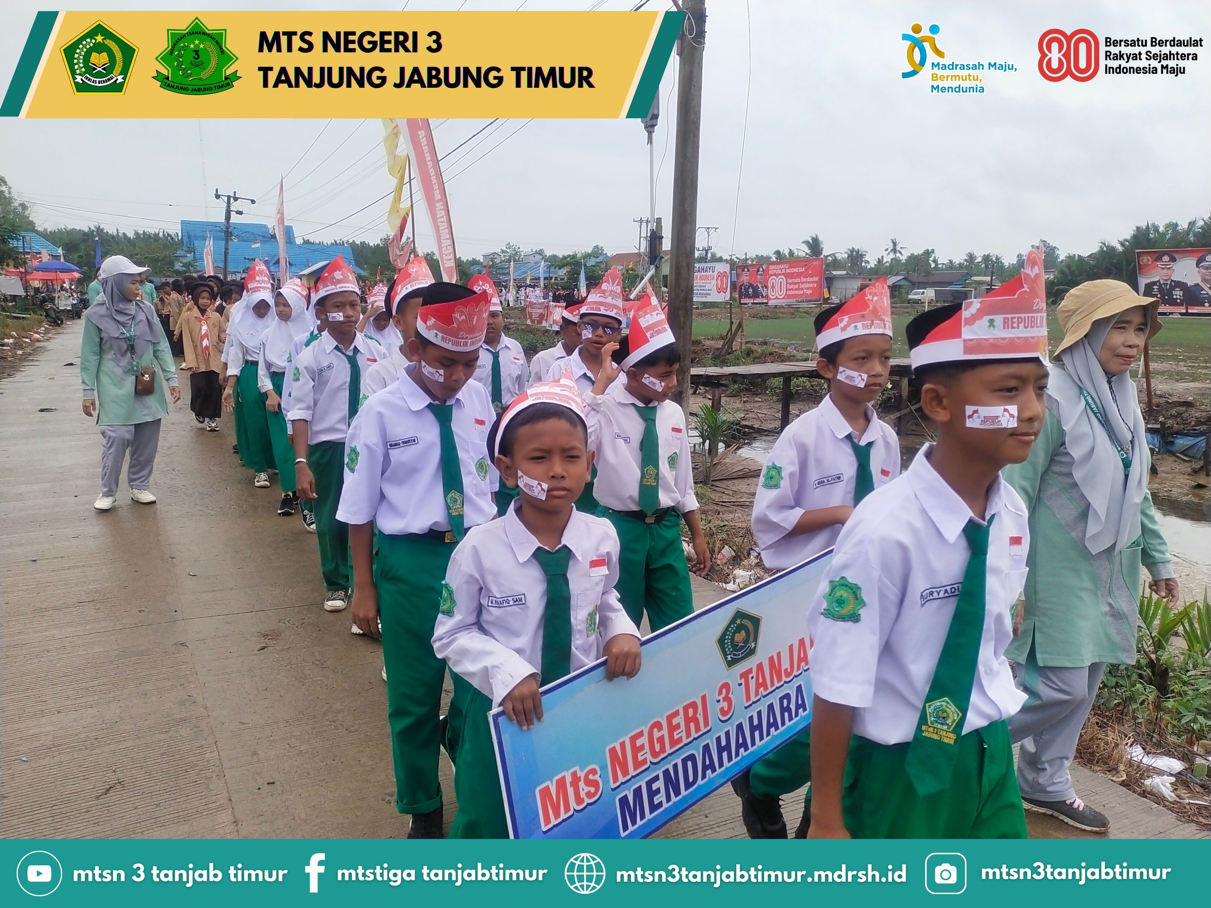 MTsN 3 Tanjung Jabung Timur Meriahkan Pawai HUT RI ke-80 Kelurahan Mendahara Ilir 