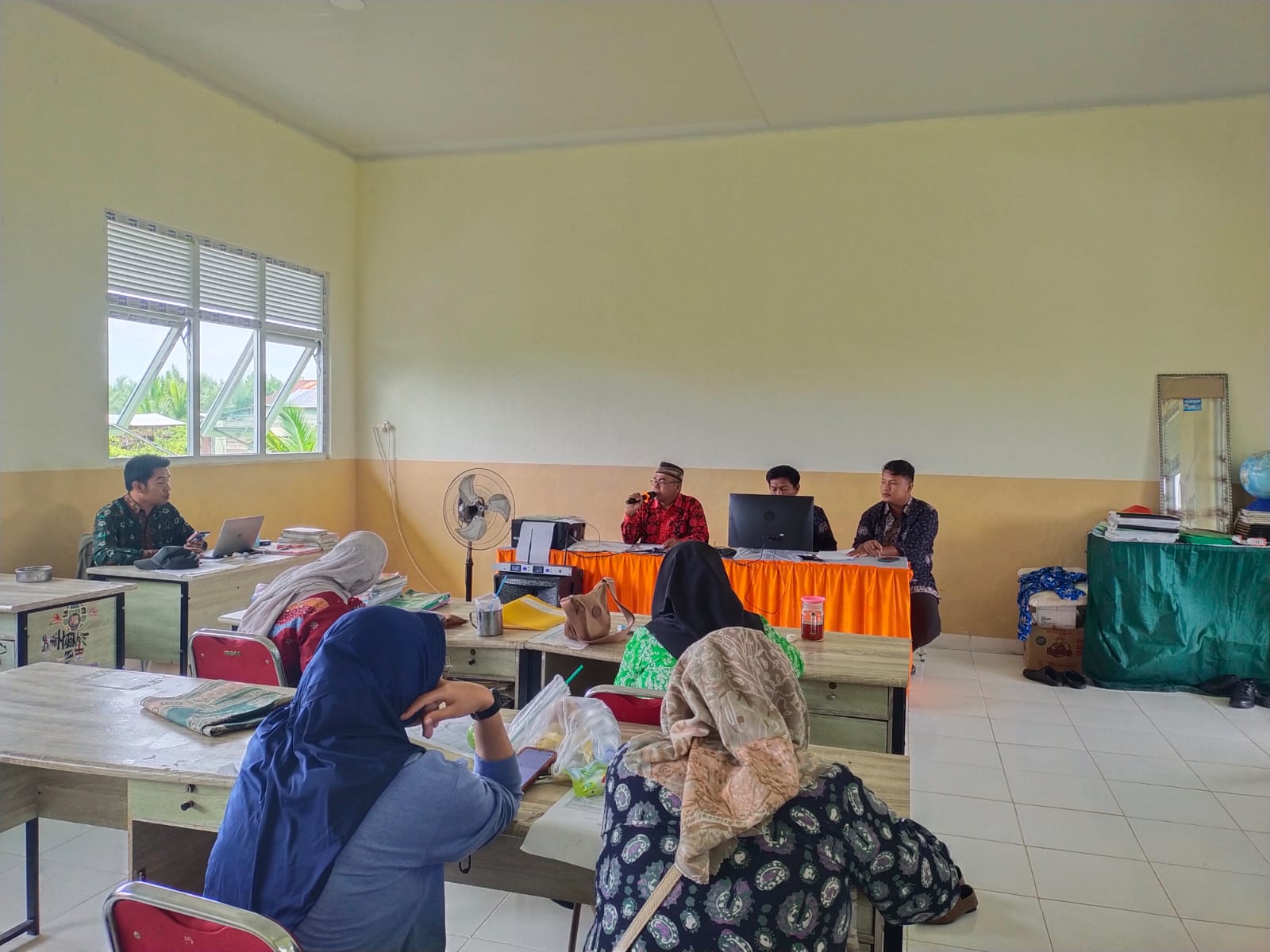 Rapat Guru MTsN 3 Tanjung Jabung Timur Alokasikan Dana Perpisahan Kelas IX