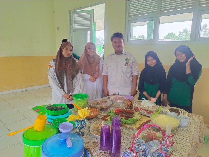 Kompak dan Kreatif, Siswa Kelas IX C MTsN 3 Tanjung Jabung Timur Gelar Praktik Memasak