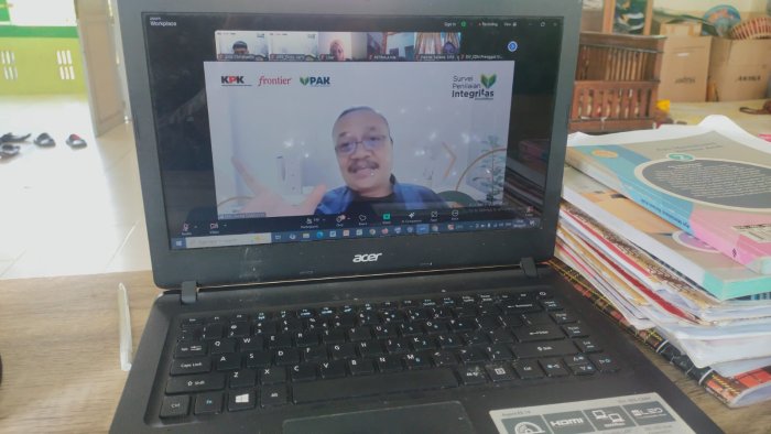 Perkuat Budaya Integritas, Humas MTsN 3 Tanjung Jabung Timur Ikuti Zoom Sosialisasi SPI