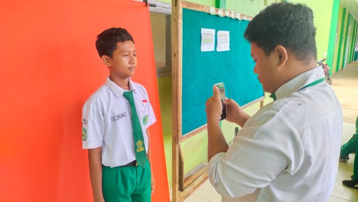 MTSN 3 Tanjung Jabung Timur Gelar Foto Kelas IX untuk Keperluan Ijazah dan Ujian
