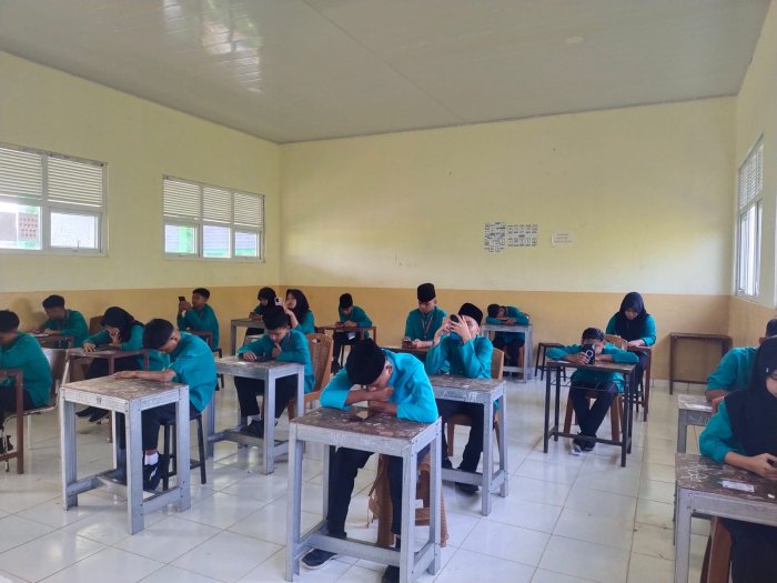 Ujian Hari Ketiga di MTsN 3 Tanjung Jabung Timur Berjalan Kondusif