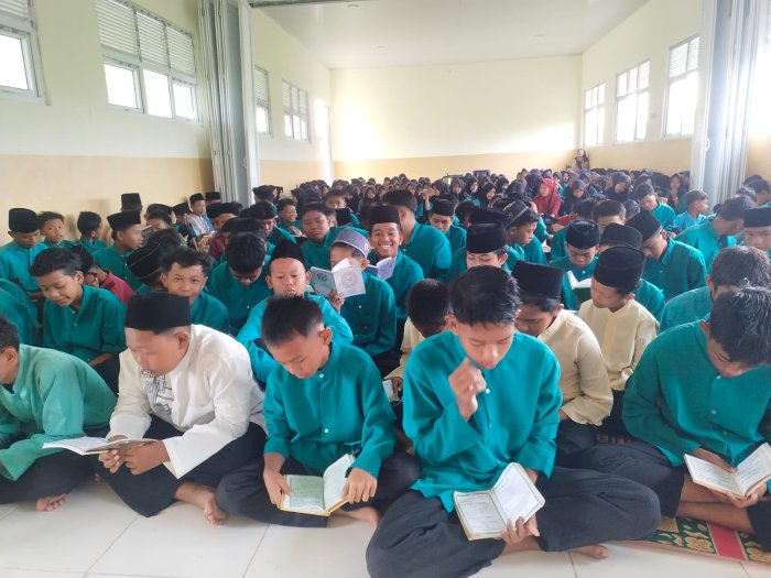 MTsN 3 Tanjung Jabung Timur Gelar Yasinan Rutin Setiap Jumat Pagi