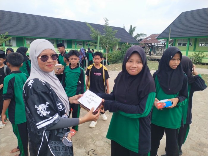 MTsN 3 Tanjung Jabung Timur Gelar Pembagian Juara Lomba HUT RI ke-81, Siswa Penuh Sukacita MTsN 3 Tanjung Jabung Timur Gelar Pembagian Juara Lomba HUT RI ke-81, Siswa Penuh Sukacita