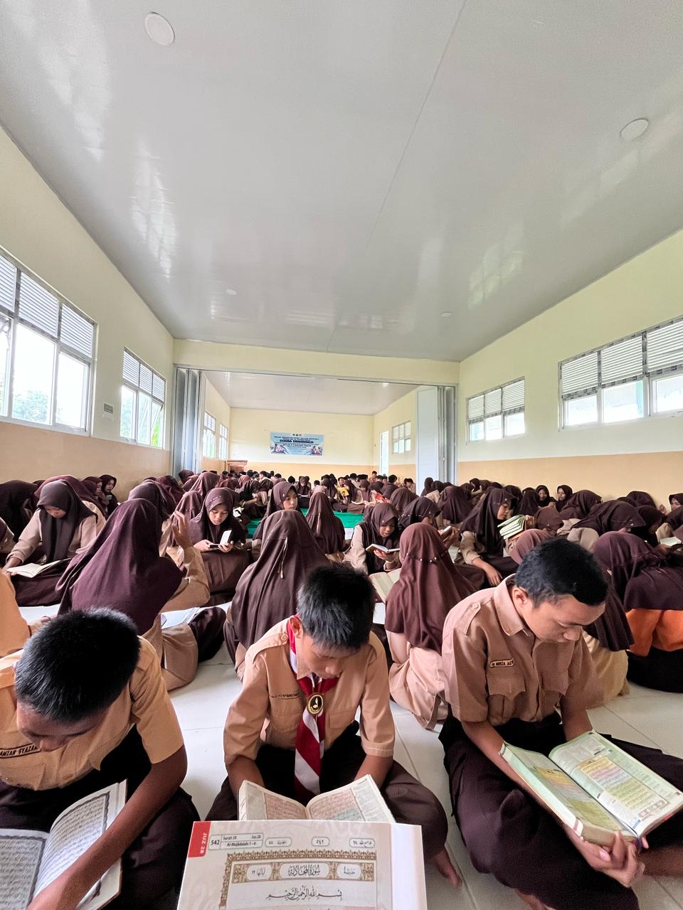 Kegiatan Hari Ketiga Masuk Sekolah di Bulan Ramadhan: MTsN 3 Tanjung Jabung Timur Gelar Shalat Dhuha dan Ngaji Al-Qurâ€™an