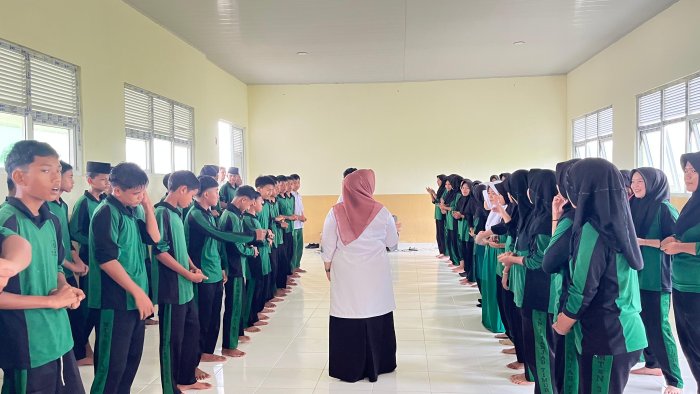 Latihan Vokal Intensif, Siswa Kelas IX MTsN 3 Tanjung Jabung Timur Siap Tampil di Acara Perpisahan