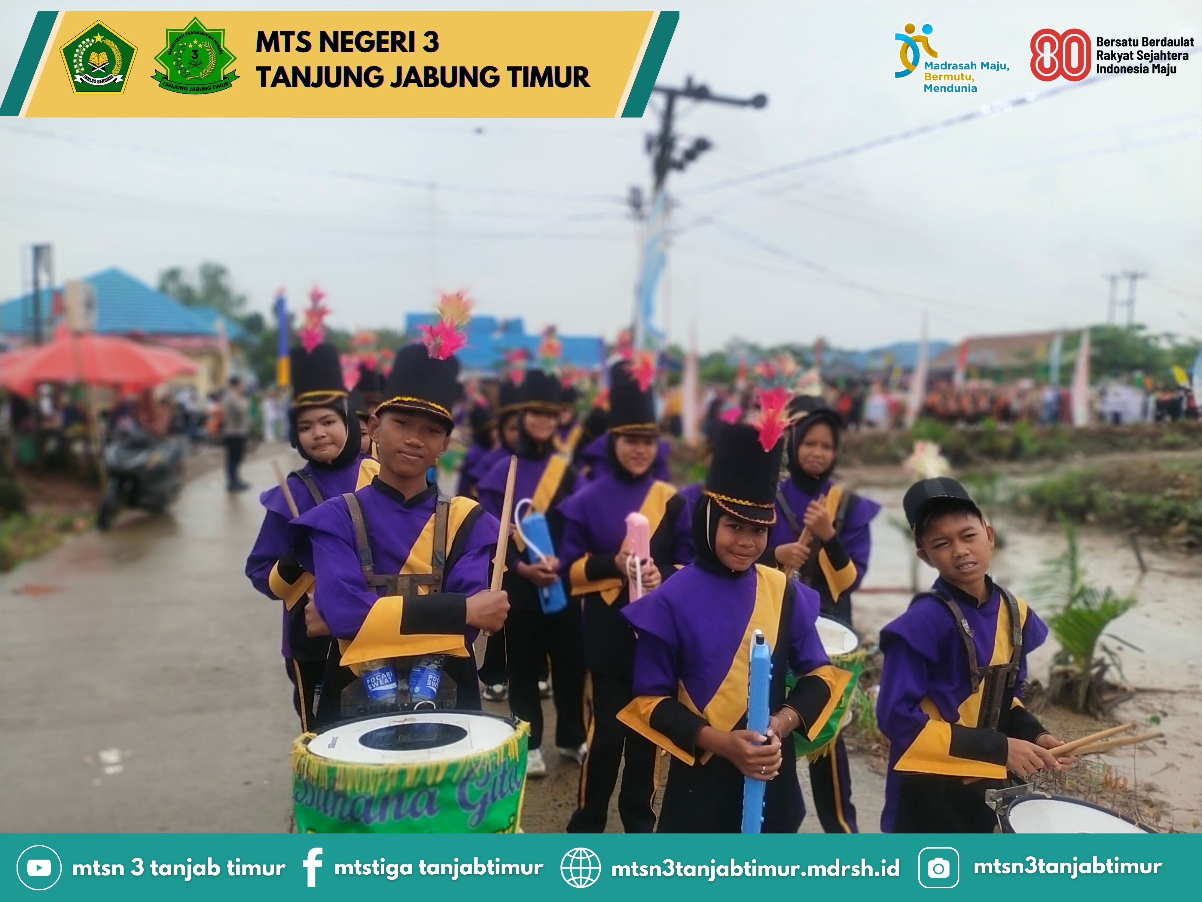 Drumband MTsN 3 Tanjung Jabung Timur Tampil Memukau di Pawai HUT RI ke-80