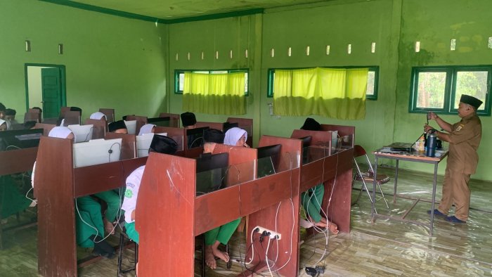 Hari Pertama TKA, MTsN 3 Tanjung Jabung Timur Berjalan Lancar dan Tertib