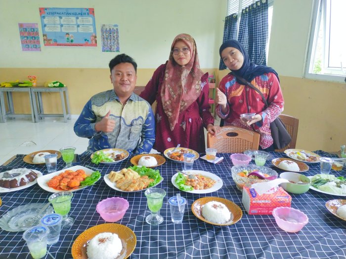 Kreatif dan Kompak, Siswa Kelas IX B MTsN 3 Tanjung Jabung Timur Sukses Gelar Praktik Memasak