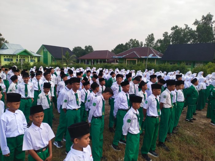 Awali Tahun Ajaran Baru, MTsN 3 Tanjung Jabung Timur Gelar Apel Pagi Perdana
