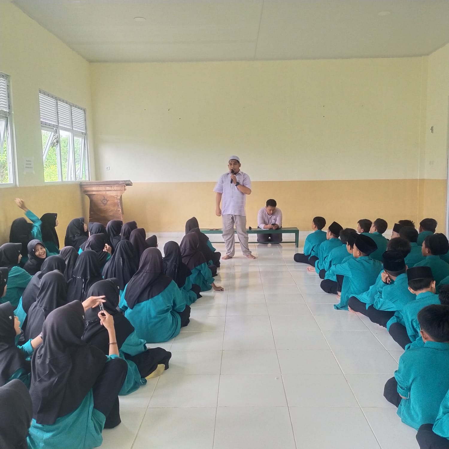 MTsN 3 Tanjung Jabung Timur Lanjutkan P5RA Hari Kedua: Suara Demokrasi Tentang â€œSosialisasi Bilik Suaraâ€