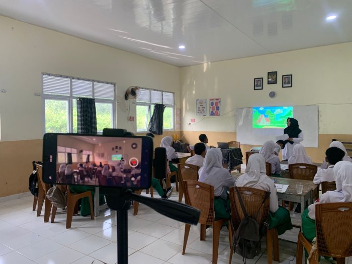 Ikuti PPG Dalam Jabatan, Guru Bahasa Inggris MTsN 3 Tanjung Jabung Timur Laksanakan Praktik Mengajar UKIN