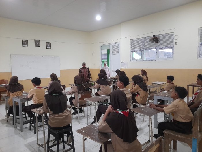 Pantau Langsung Pelaksanaan ASAS, Kepala MTsN 3 Tanjung Jabung Timur Pastikan Ujian Berjalan Optimal