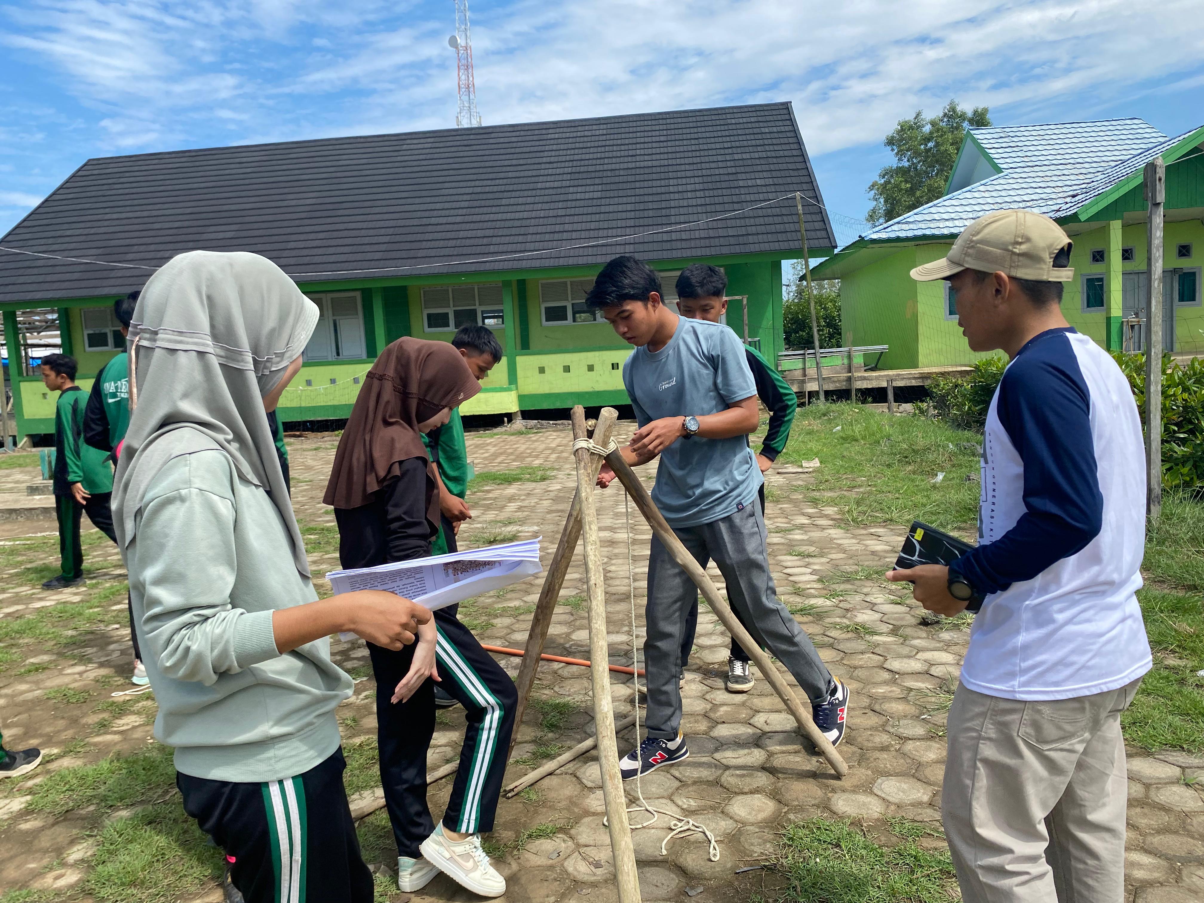 Siswa MTsN 3 Tanjung Jabung Timur Ikuti Seleksi Jambore Ranting ke-VI Tingkat Kwartir Ranting Mendahara Tahun 2025