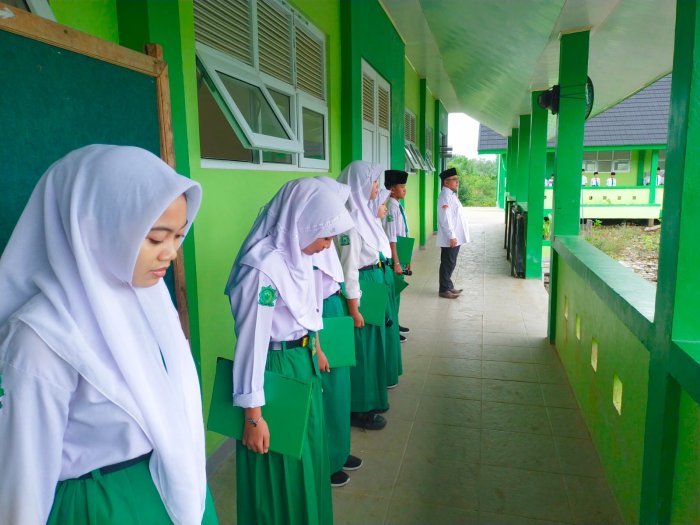 Upacara Senin, MTsN 3 Tanjabtim Gaungkan Kembali Program Tahfidz Al-Quran