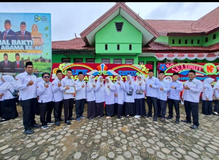 Perkuat Semangat Pengabdian, MTsN 3 Tanjung Jabung Timur Hadir di Upacara HAB ke-80