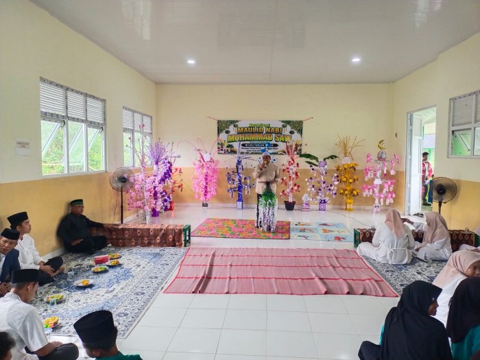 Semarak Maulid Nabi, MTsN 3 Tanjung Jabung Timur Tumbuhkan Cinta Rasul dan Keteladanan Semarak Maulid Nabi, MTsN 3 Tanjung Jabung Timur Tumbuhkan Cinta Rasul dan Keteladanan