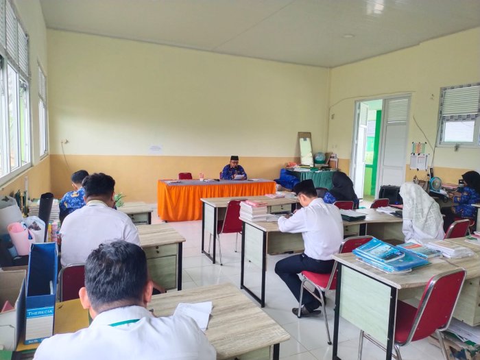 Bangun Sinergi dan Kinerja, MTsN 3 Tanjung Jabung Timur Gelar Rapat Persiapan PKKM