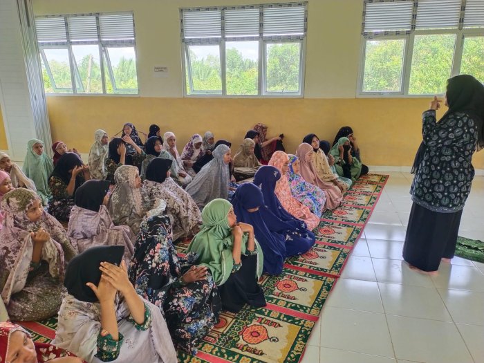 Usai Sholat Zhuhur, Nuraini, S.Pd Sentuh Hati Siswi dengan Bimbingan Penuh Makna